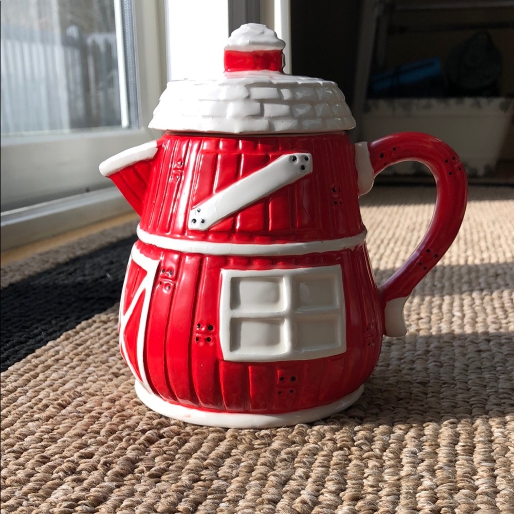 Red Barn Teapot House of Lloyd 1992